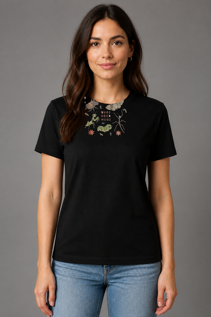 Cute T-Shirt With Insect Friends Bugs Need Hugs Funny T-Shirt